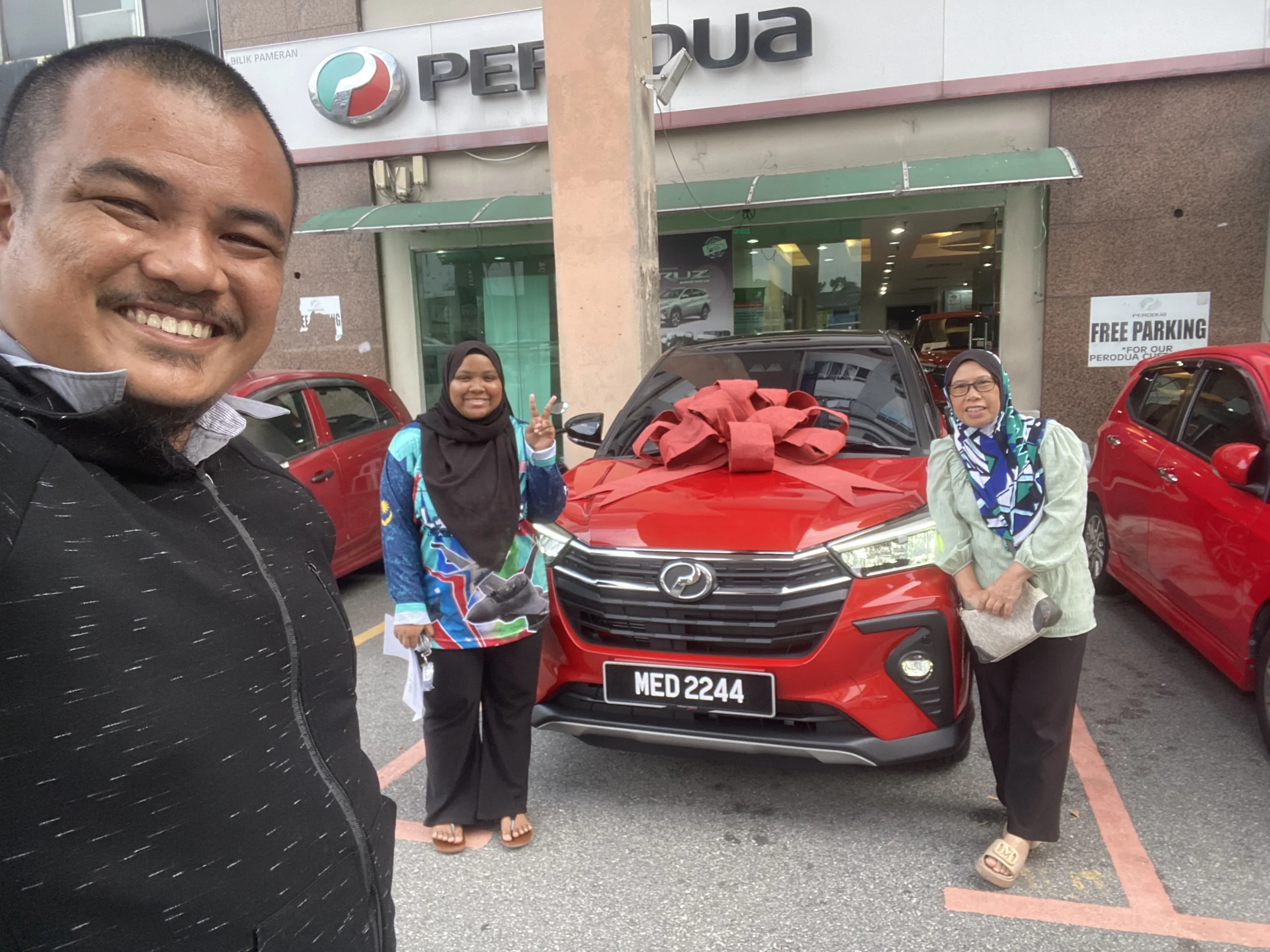 Testimoni pelanggan 9 - serahan kunci Perodua