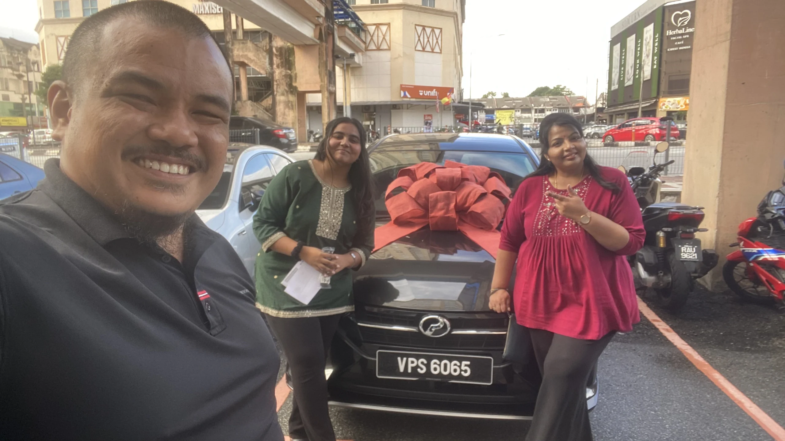 Testimoni pelanggan 8 - serahan kunci Perodua