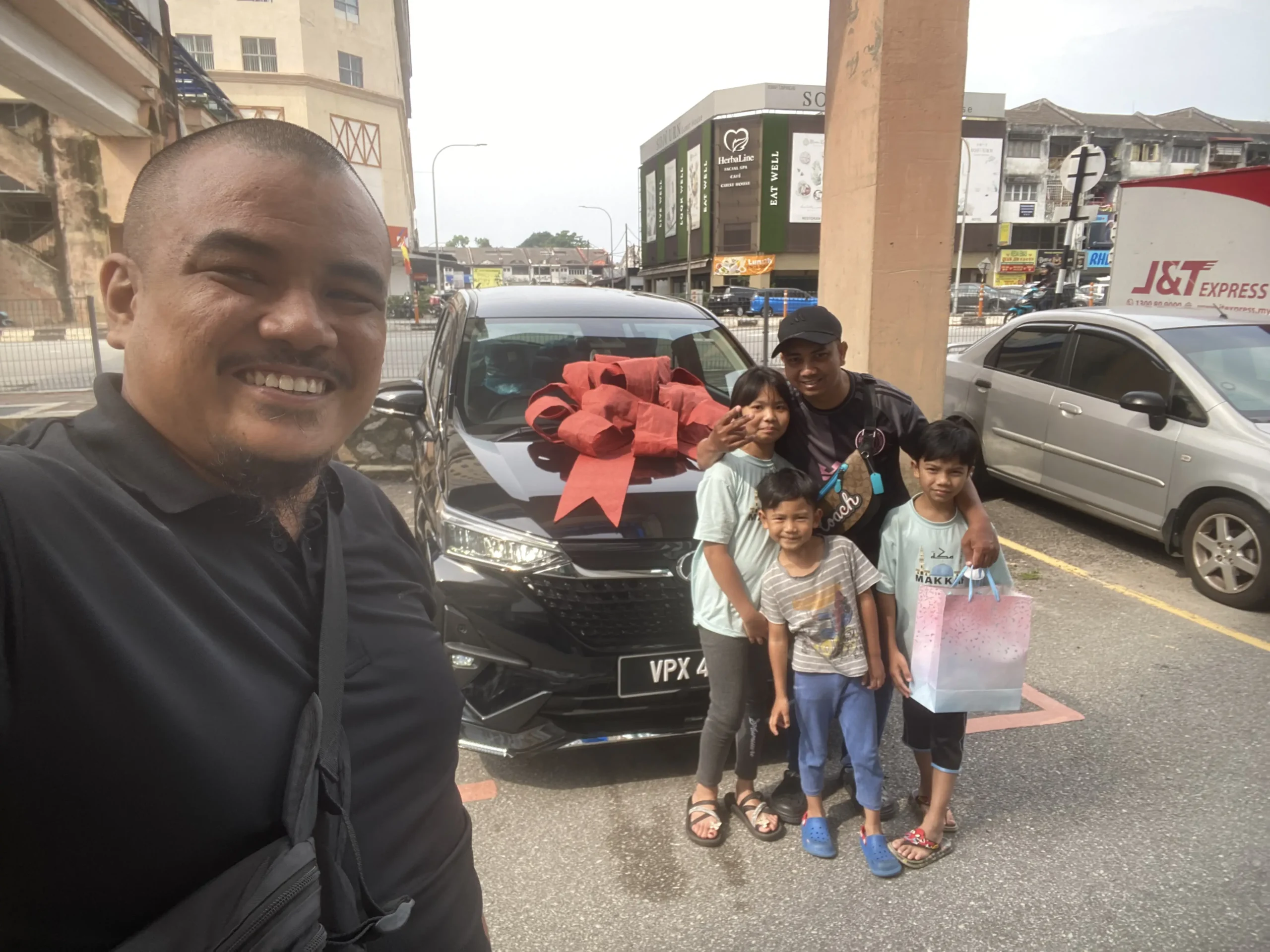 Testimoni pelanggan 1 - serahan kunci Perodua