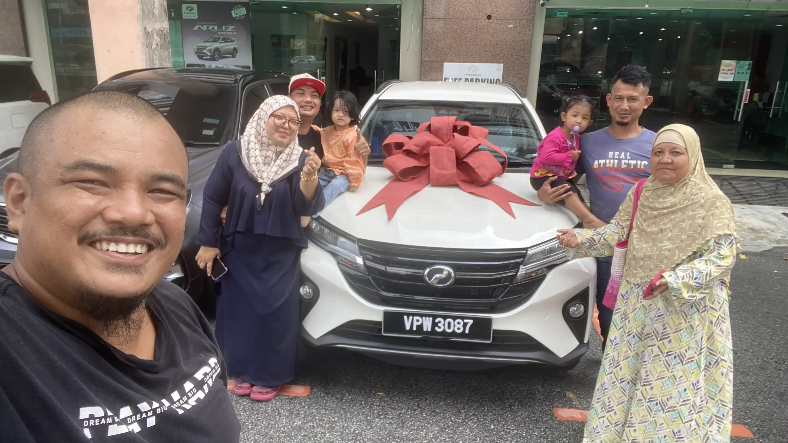 Testimoni pelanggan 2 - serahan kunci Perodua